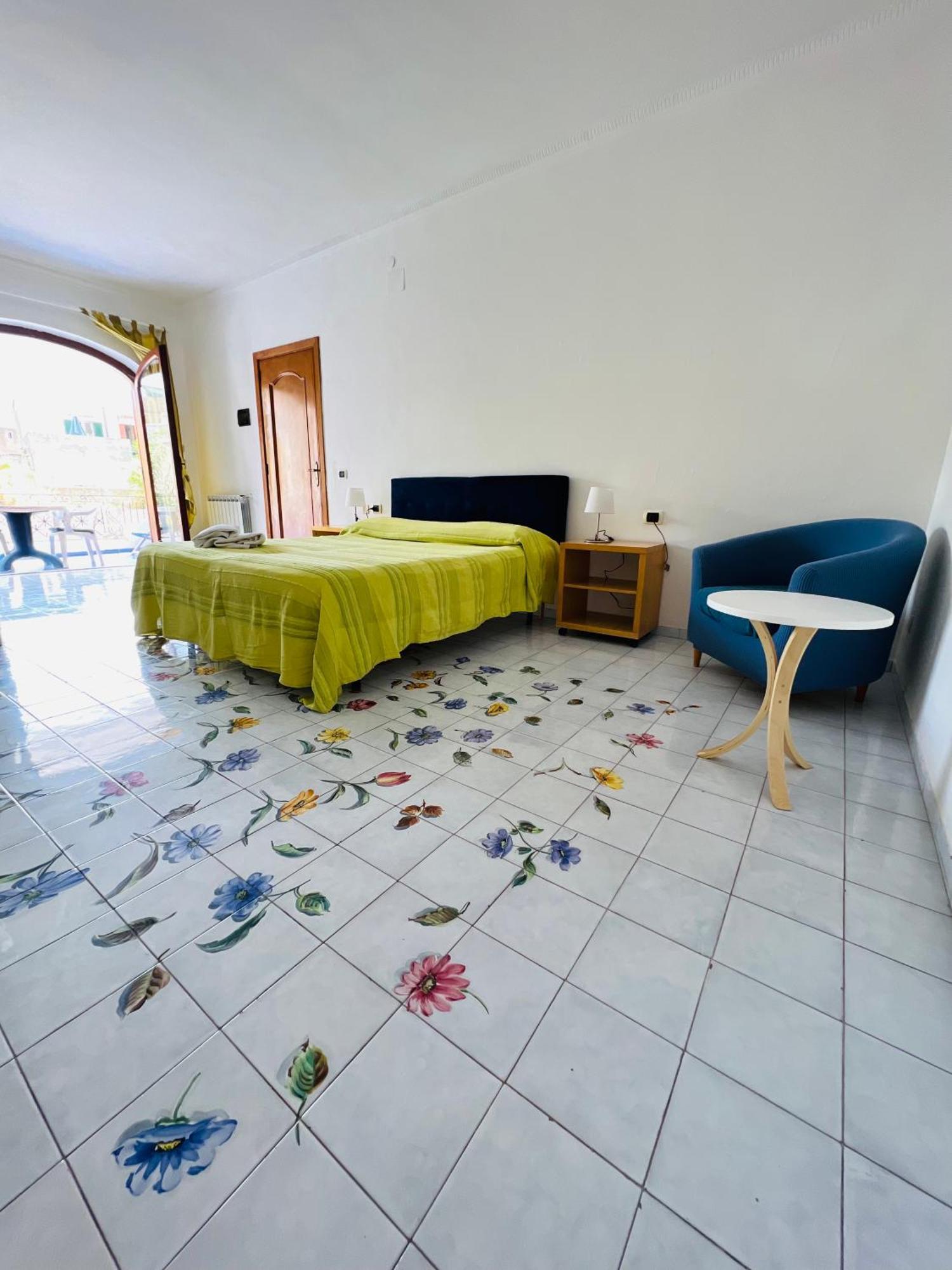 Villa Thomas Bb Conduzione Familiare Forio di Ischia Værelse billede